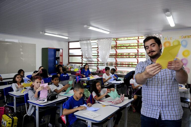 Educação política e cidadania passam a ser conteúdo obrigatório na educação básica