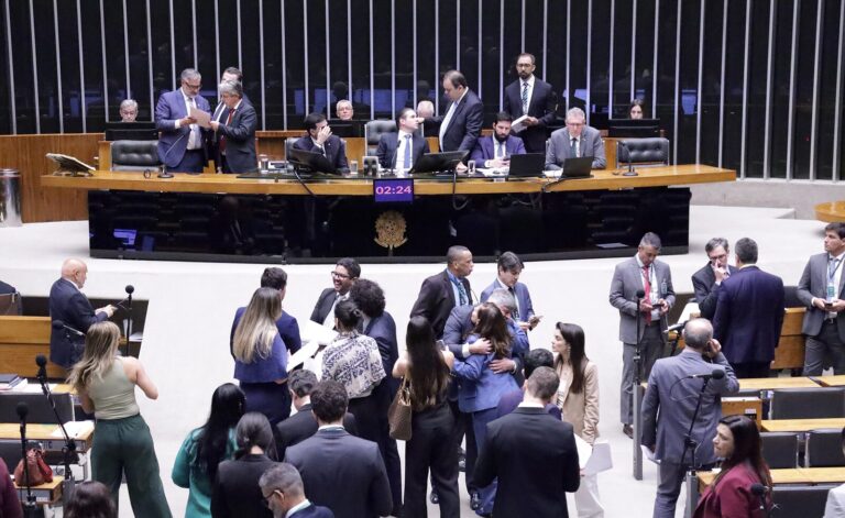 Câmara dos Deputados aprova diretrizes para profissionalizar o futebol feminino