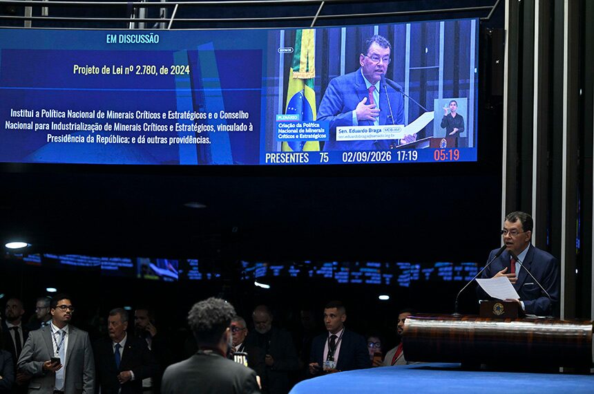 Em discurso, à tribuna, o senador Eduardo Braga (MDB-AM)